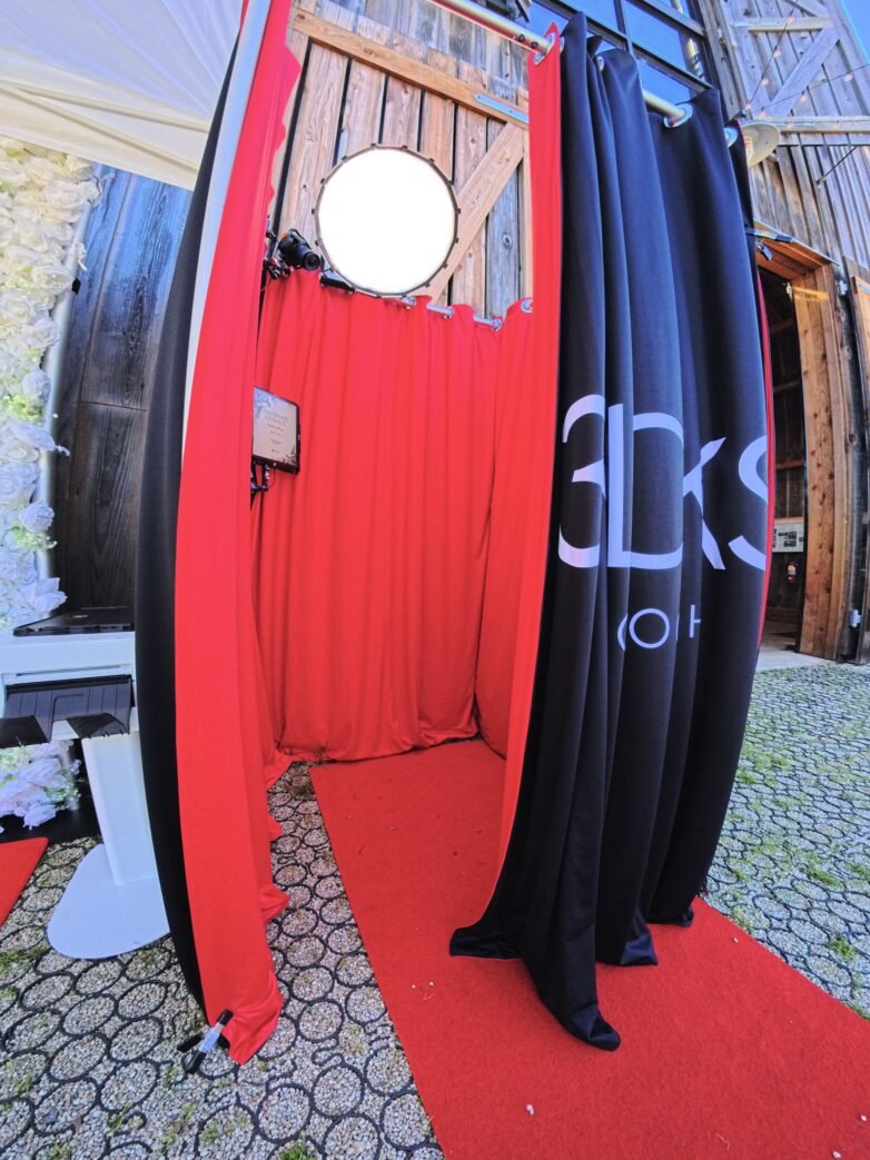 Introducing the High-Angle Booth by 3Klicks Photobooth